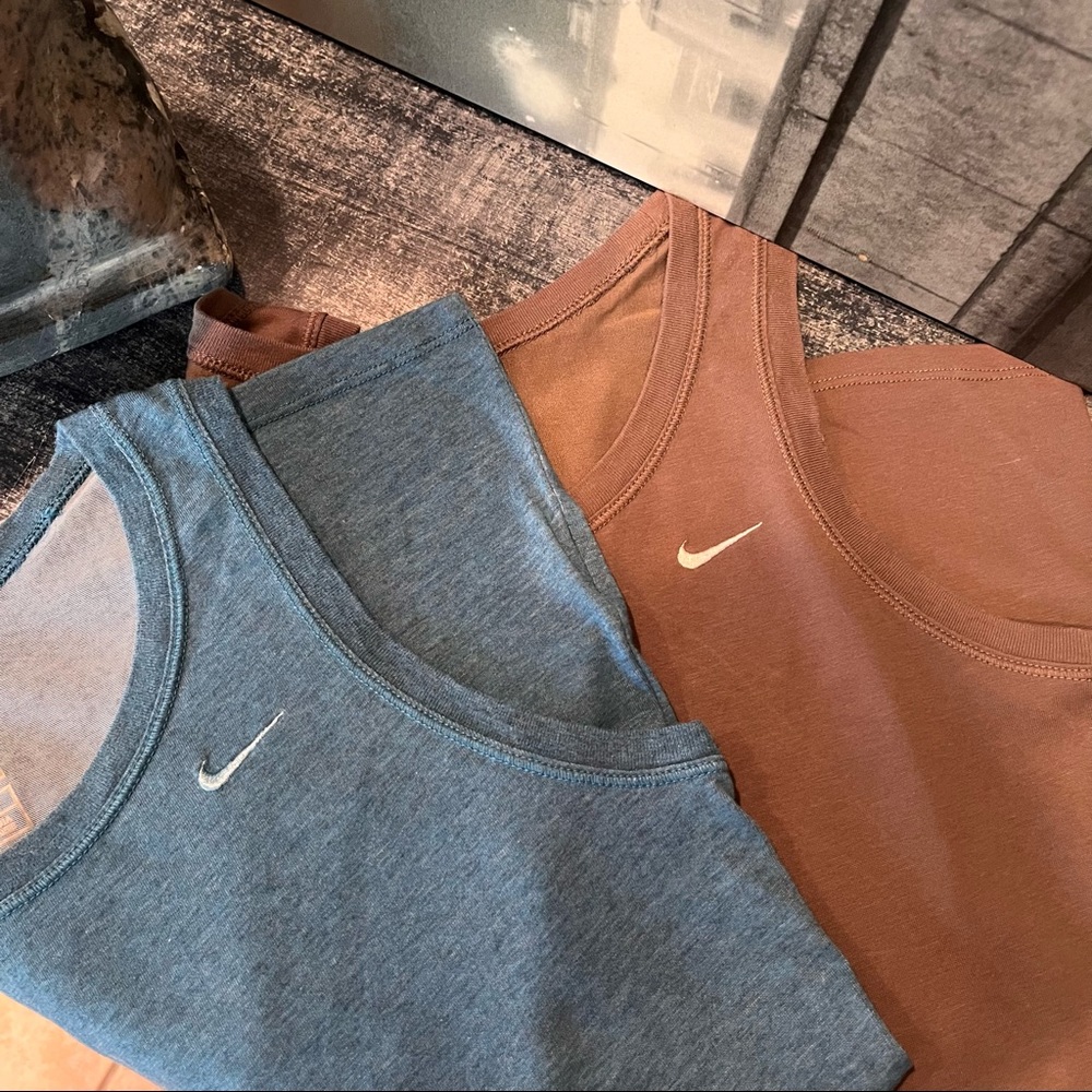 2 Nike fit-try Tank tops size M